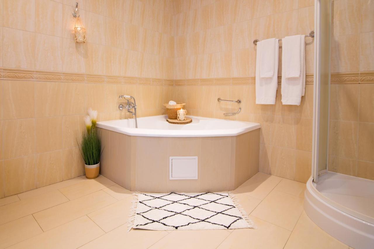 Hotel Lemoniada Lucmierz Ngoại thất bức ảnh