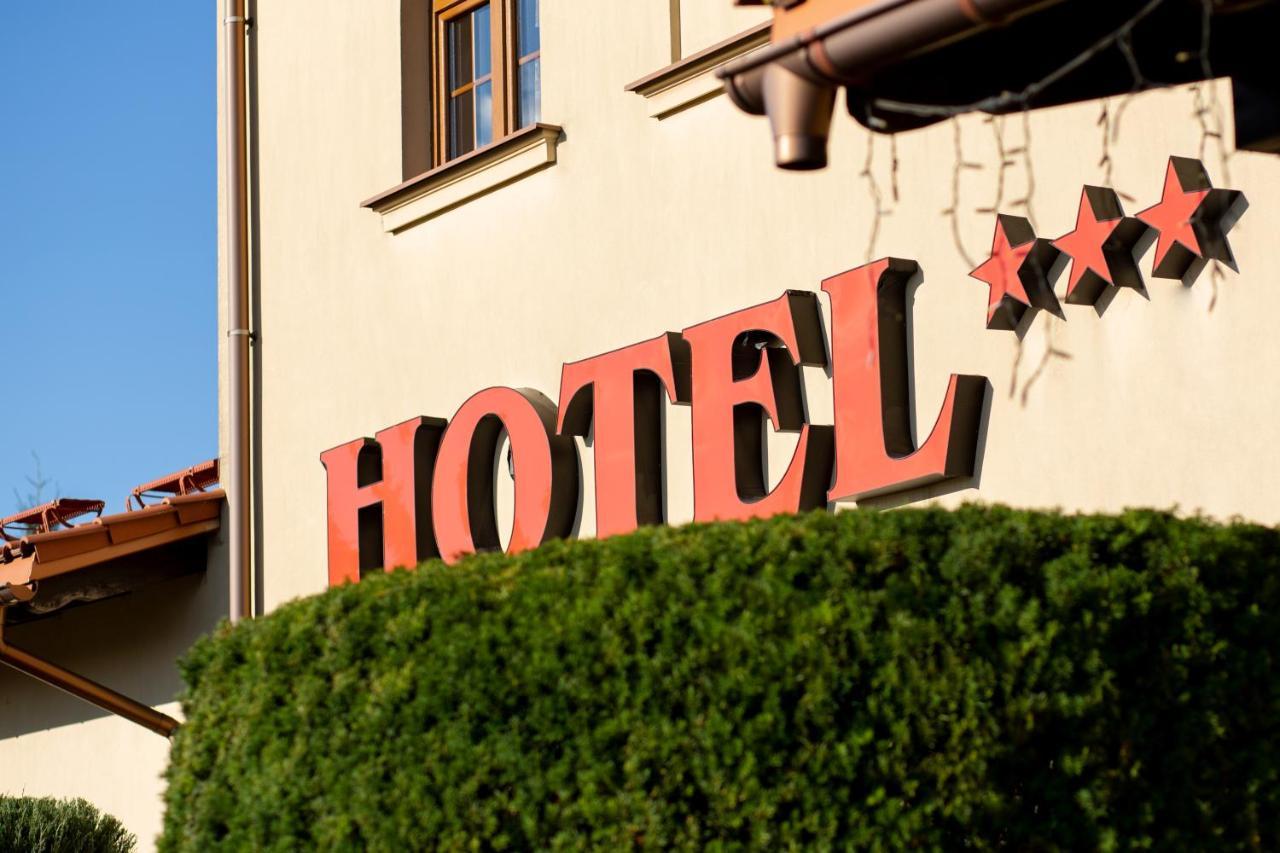 Hotel Lemoniada Lucmierz Ngoại thất bức ảnh